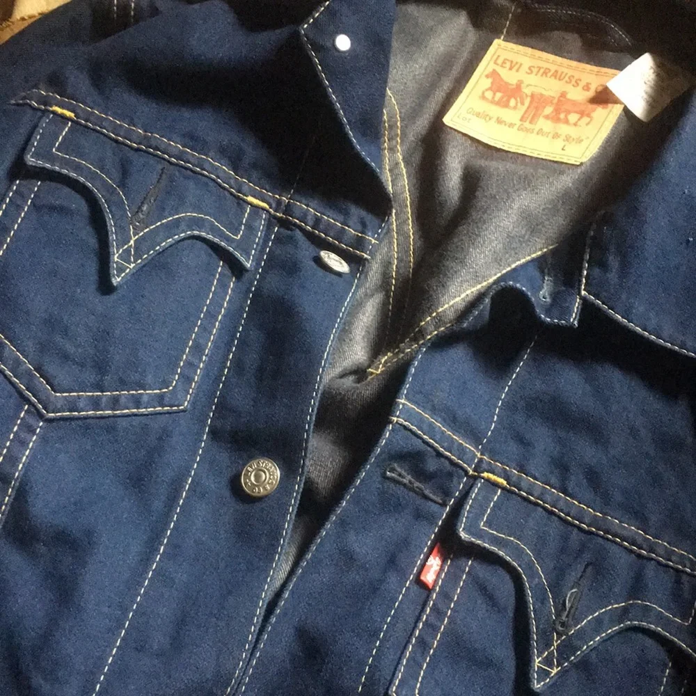 Levi’s Jean Jacket - Picture 3 of 4